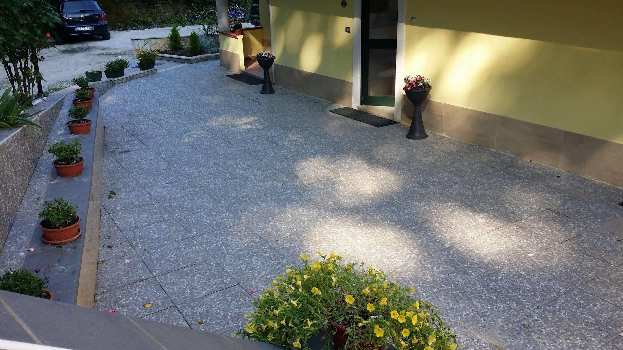Il Roseto Bed & Breakfast Frosinone Dış mekan fotoğraf